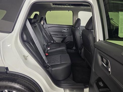 New 2026 Nissan Rogue Platinum AWD/4WD image 16
