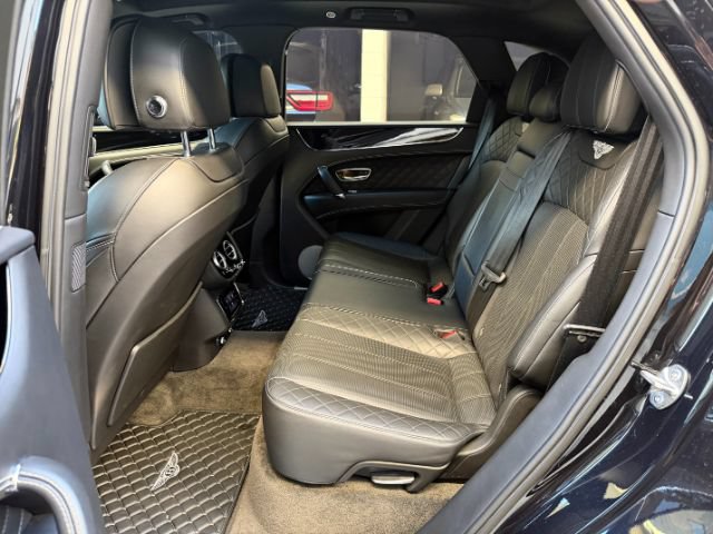 Used 2017 Bentley Bentayga AWD/4WD image 14