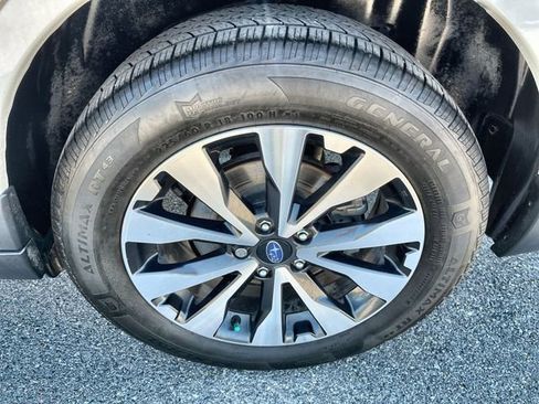 Used 2017 Subaru Outback 2.5i Limited AWD/4WD image 21