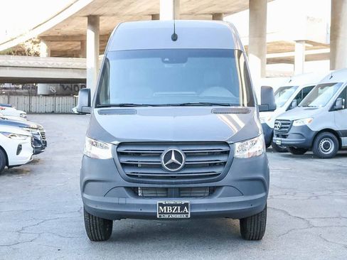 Used 2024 Mercedes-Benz Sprinter 2500 image 2