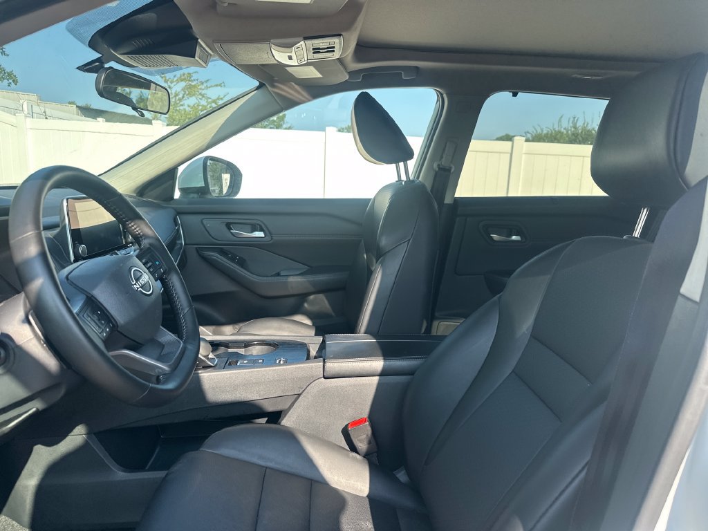 Certified 2025 Nissan Rogue SV w/ SV Premium Package FWD image 43