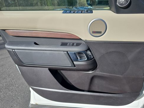 Used 2019 Land Rover Discovery HSE image 28