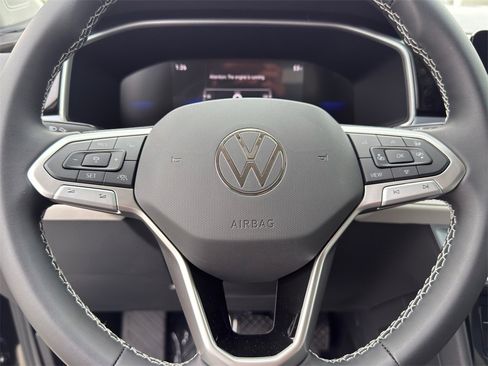 New 2026 Volkswagen Taos SE image 15