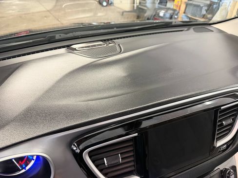 Used 2017 Chrysler Pacifica Touring Plus FWD image 14
