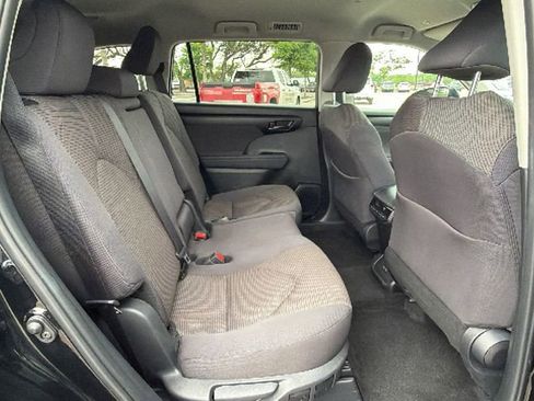 Certified 2025 Toyota Highlander LE FWD image 38