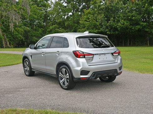 Used 2024 Mitsubishi Outlander Sport SE AWD/4WD image 3