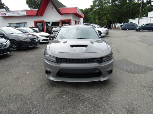 Used 2019 Dodge Charger GT RWD image 2