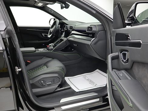 Used 2020 Lamborghini Urus image 46