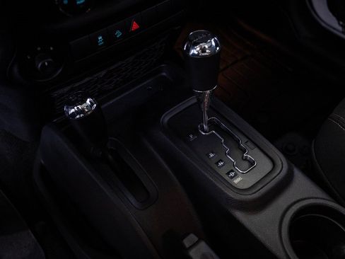 Used 2018 Jeep Wrangler Unlimited Sport image 27