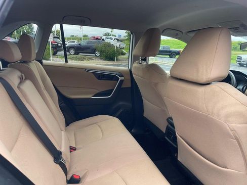Used 2021 Toyota RAV4 LE AWD/4WD image 10