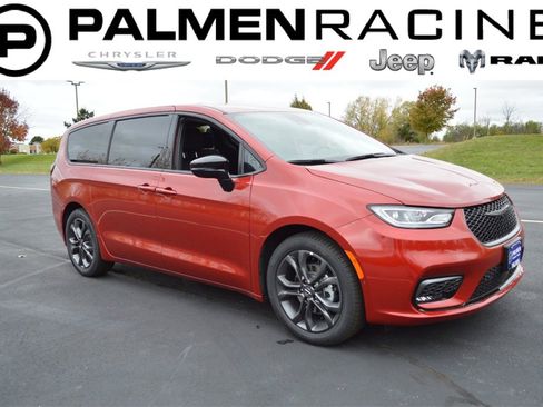New 2026 Chrysler Pacifica Select image 1