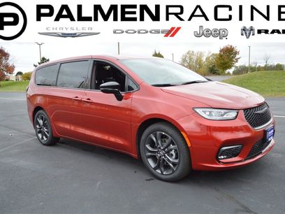 New 2026 Chrysler Pacifica Select