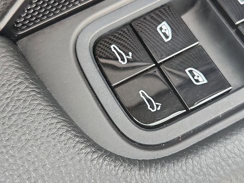 Used 2019 Porsche Panamera 4 image 26