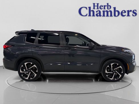 Used 2024 Mitsubishi Outlander SE image 2
