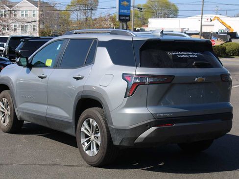 Used 2025 Chevrolet Equinox LT w/ Convenience Package II FWD image 3