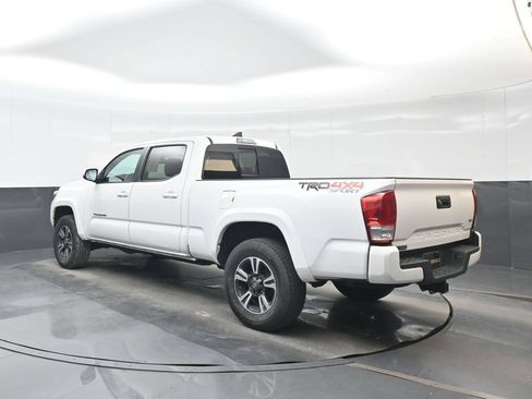 Used 2019 Toyota Tacoma TRD Sport AWD/4WD image 4
