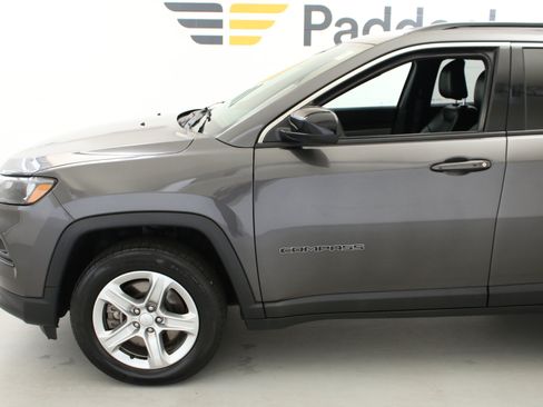 Used 2023 Jeep Compass Latitude w/ Convenience Group AWD/4WD image 5