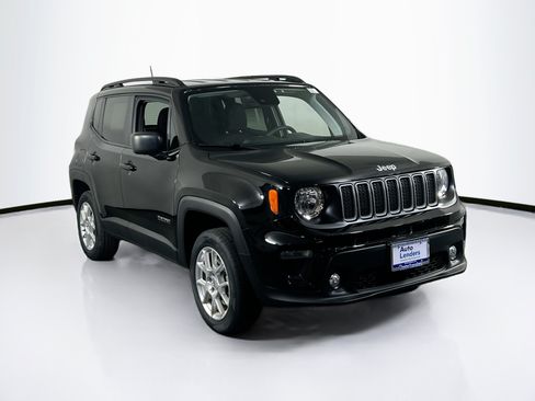 Used 2022 Jeep Renegade Latitude AWD/4WD image 3