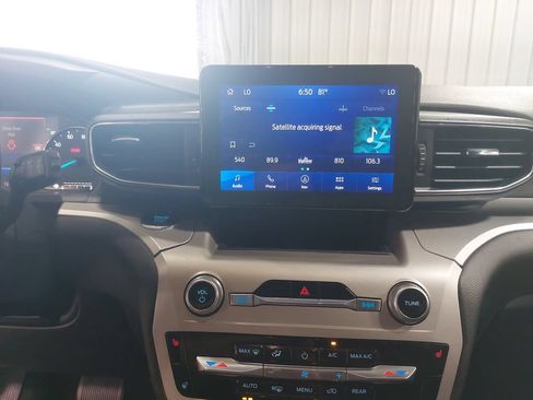 Used 2022 Ford Explorer XLT w/ Equipment Group 202A AWD/4WD image 21
