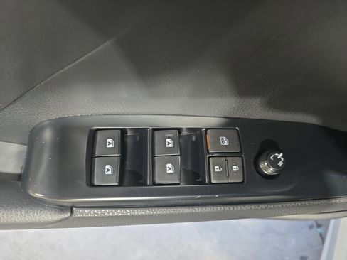 Used 2018 Toyota Camry SE w/ Moonroof Package FWD image 26