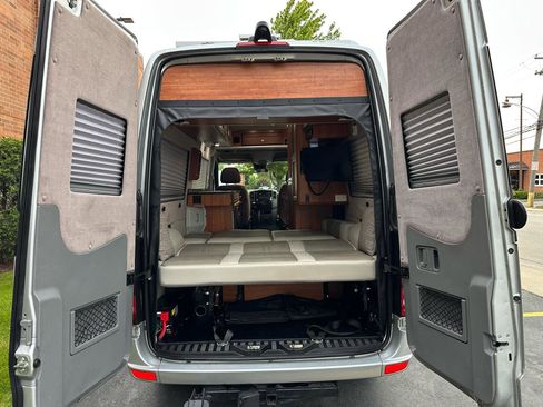 Used 2016 Mercedes-Benz Sprinter 2500 image 85