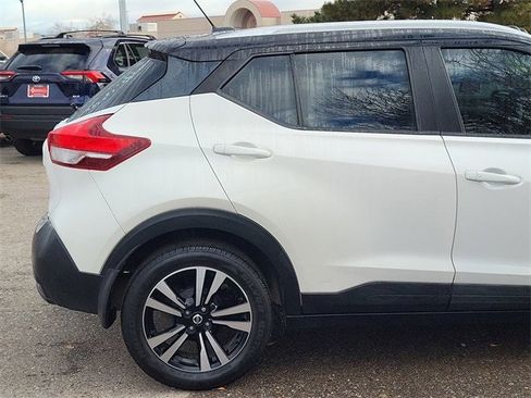 Used 2018 Nissan Kicks SV image 4