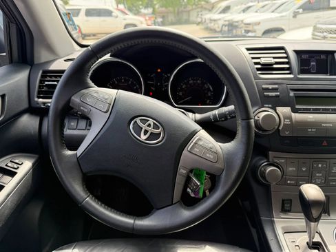 Used 2010 Toyota Highlander SE FWD image 11