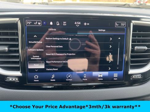 Certified 2023 Chrysler Pacifica Touring-L image 68