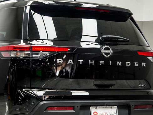 Used 2025 Nissan Pathfinder SV image 13