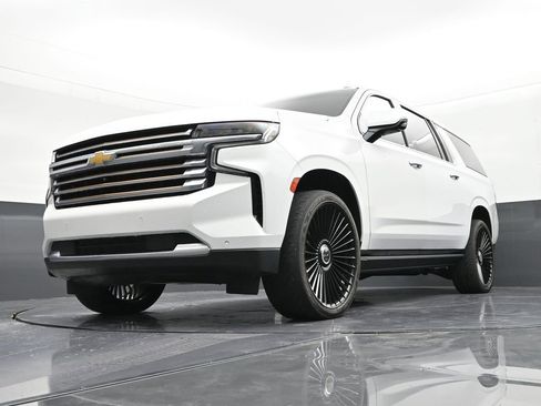 Used 2021 Chevrolet Suburban High Country w/ Premium Package 2 AWD/4WD image 20