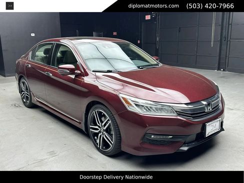 Used 2017 Honda Accord Touring image 9