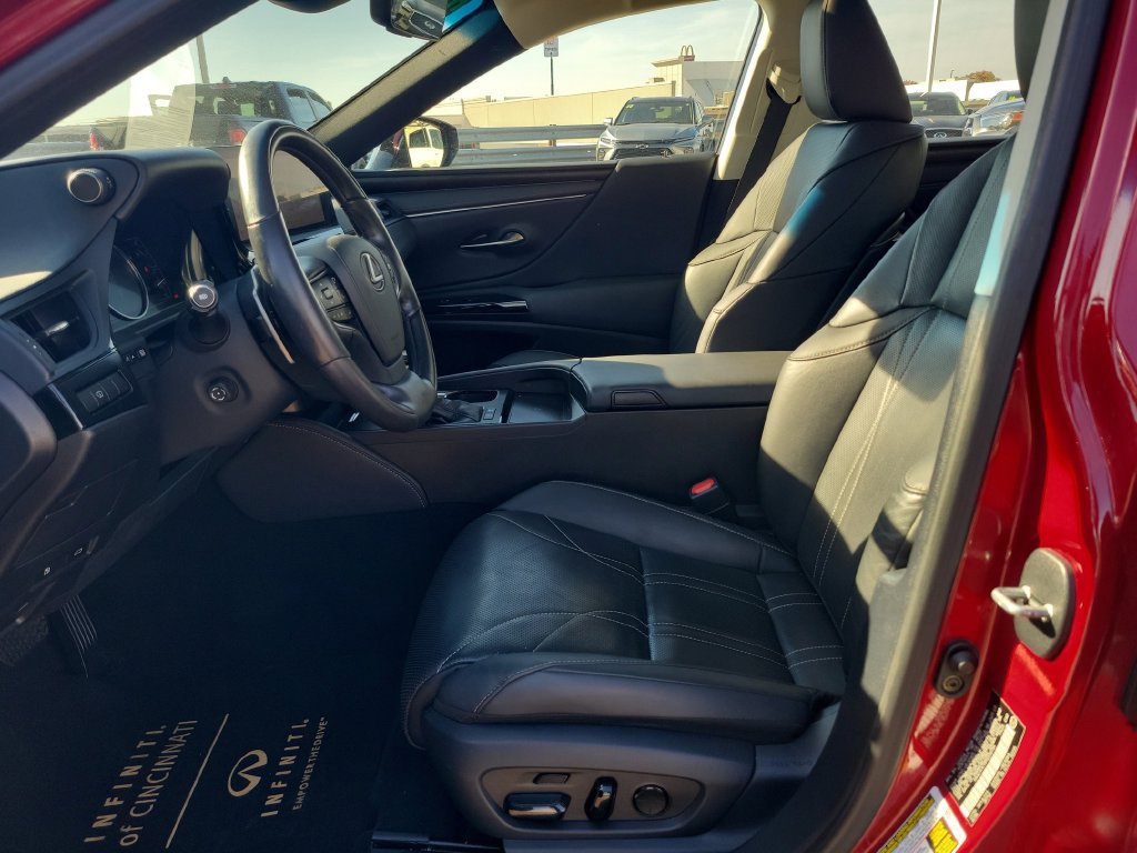 Used 2023 Lexus ES 300h w/ Accessory Package (Z2) FWD image 23