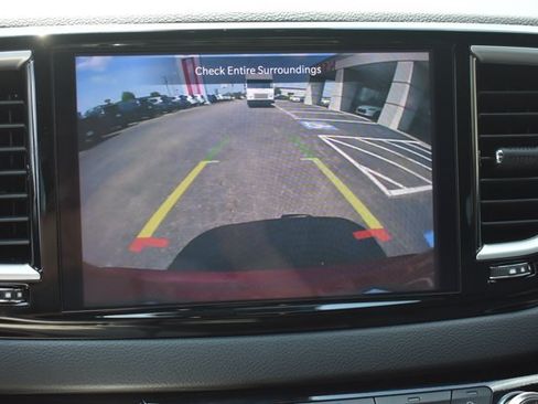 Used 2025 Chrysler Pacifica Select FWD image 26