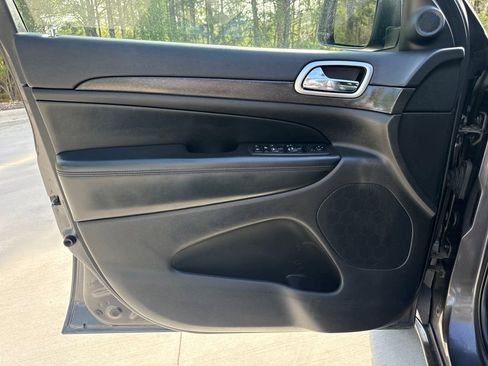 Used 2018 Jeep Grand Cherokee Altitude AWD/4WD image 13