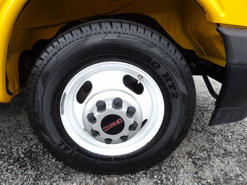 Used 2019 GMC Savana 3500 Extended w/ Driver Convenience Package image 46