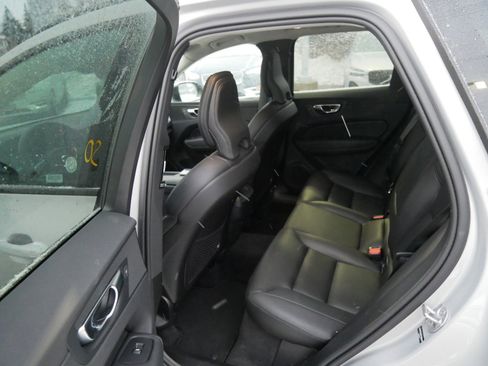 Certified 2025 Volvo XC60 B5 Core image 10