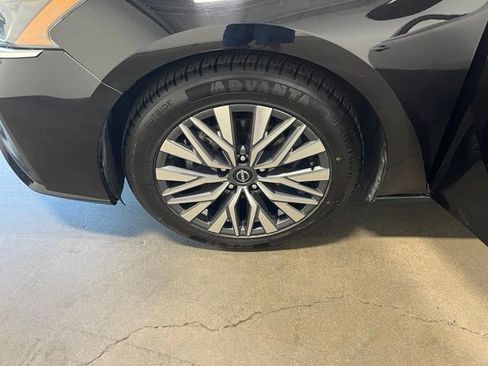 Used 2023 Nissan Altima 2.5 SV FWD image 30
