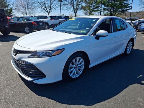 Used 2020 Toyota Camry LE image 3
