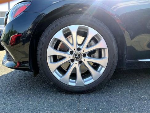 Used 2018 Mercedes-Benz E 300 4MATIC image 5