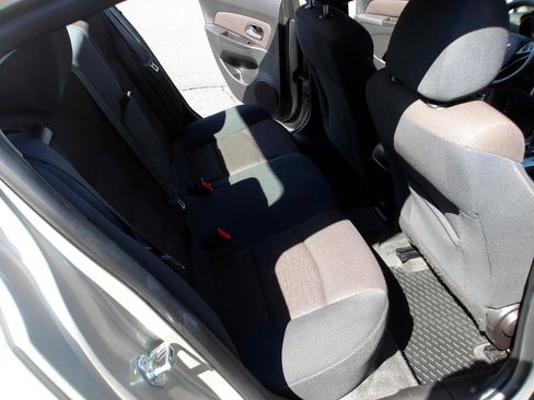 Used 2015 Chevrolet Cruze LT image 11