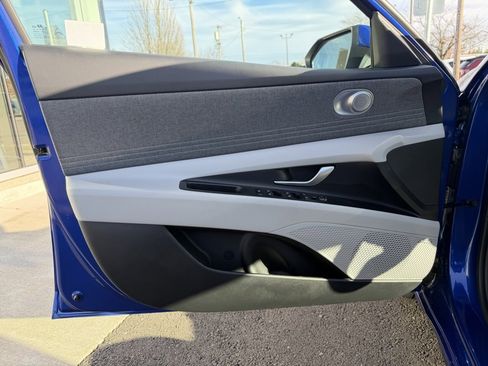 Certified 2025 Hyundai Elantra Limited image 11