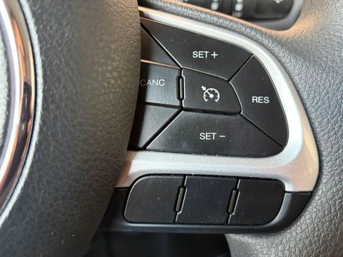 Used 2023 Jeep Renegade Latitude AWD/4WD image 26