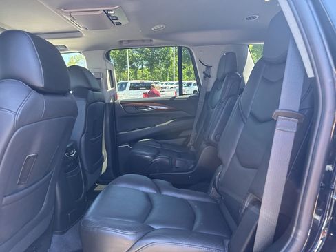 Used 2018 Cadillac Escalade Premium Luxury AWD/4WD image 13