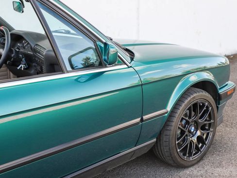 Used 1992 BMW 325i Convertible RWD image 34