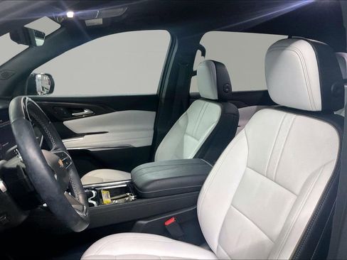 Used 2024 Chevrolet Traverse RS image 24