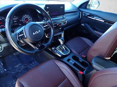 Used 2022 Kia Seltos SX w/ Sunroof Package image 10