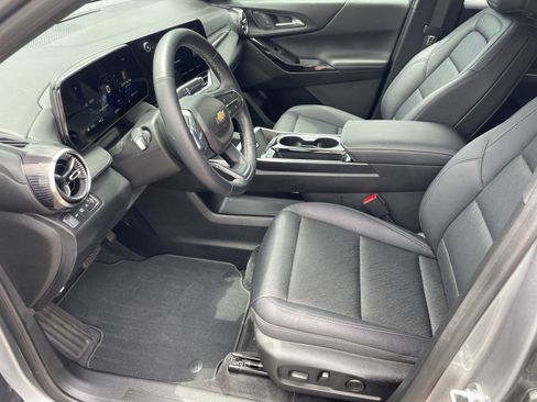 Used 2025 Chevrolet Equinox LT w/ Convenience Package II AWD/4WD image 9