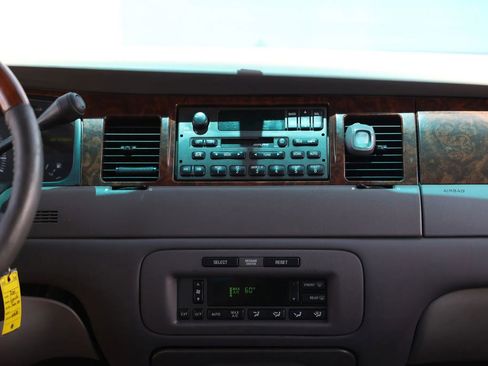 Used 2001 Lincoln Town Car Signature RWD image 33