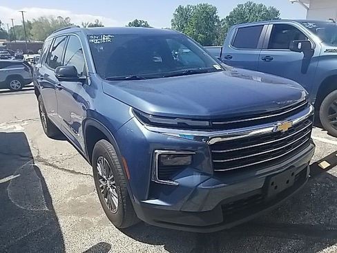Certified 2025 Chevrolet Traverse LT w/ Driver Confidence Package AWD/4WD image 3