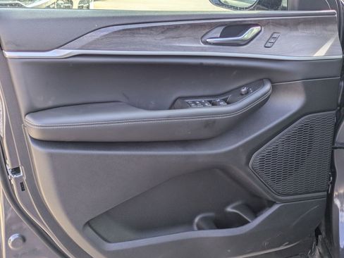 New 2025 Jeep Grand Cherokee Limited image 11